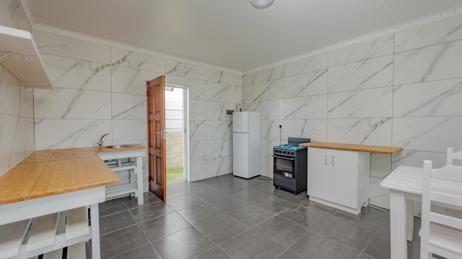 To Let 2 Bedroom Property for Rent in Oceanview Heights Western Cape